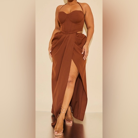 Pretty Little Thing Plus - Premium Chocolate Rushed Maxi Dress - Picture 2 of 8